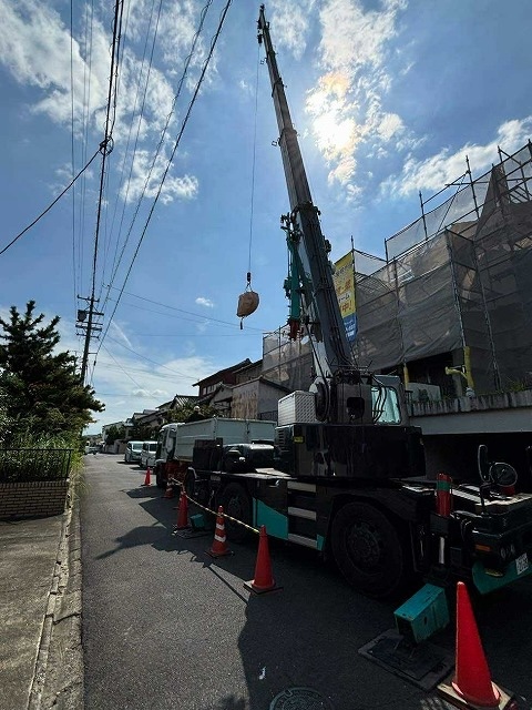 名古屋市天白区で日本瓦の解体後に経年劣化した防水シートと野地板を確認